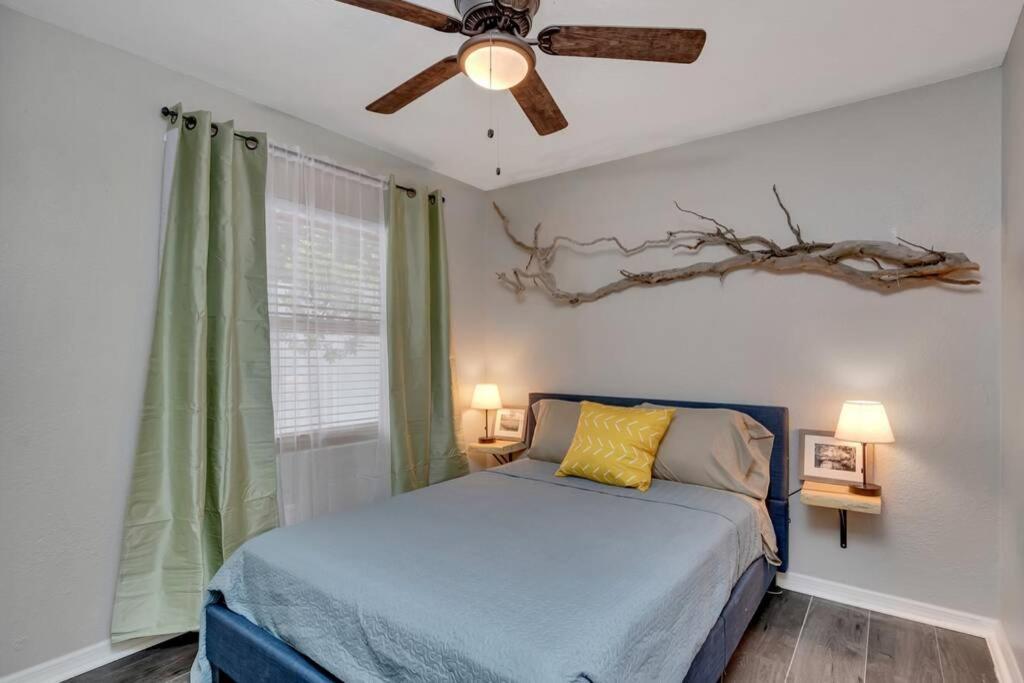Driftwood Castle Urban Oasis With Firepit Near Convention Center And Amalie Arena, Room For 6 Tampa Zewnętrze zdjęcie
